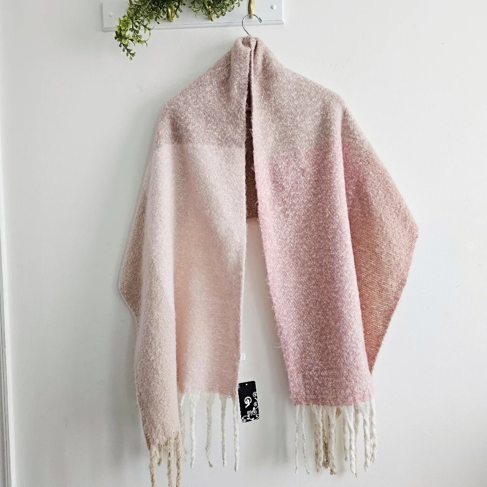 General Motors texture scarf